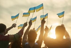 Mense van die Ukraine wat hulle vlag ophou